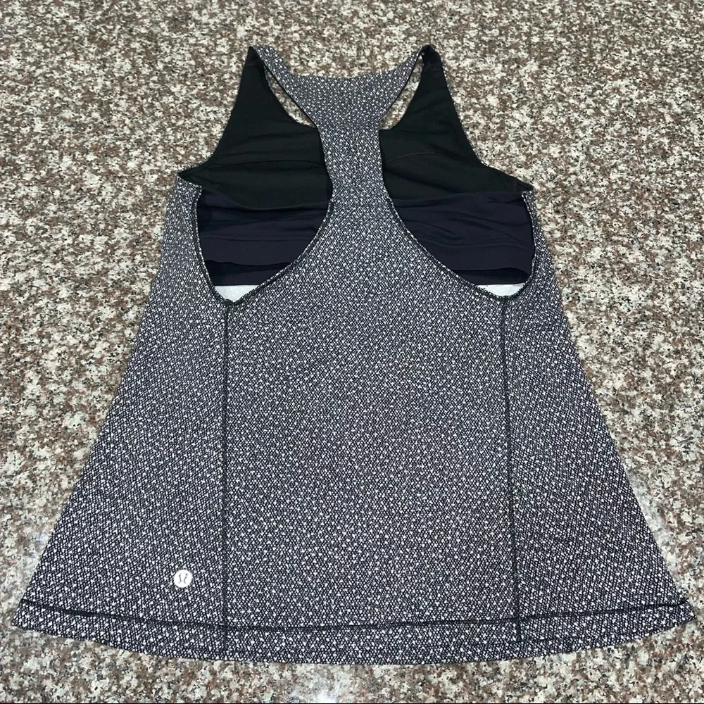 Lululemon Hit It Tank Frozen Fizz White Black Size 8 - Picture 4 of 8
